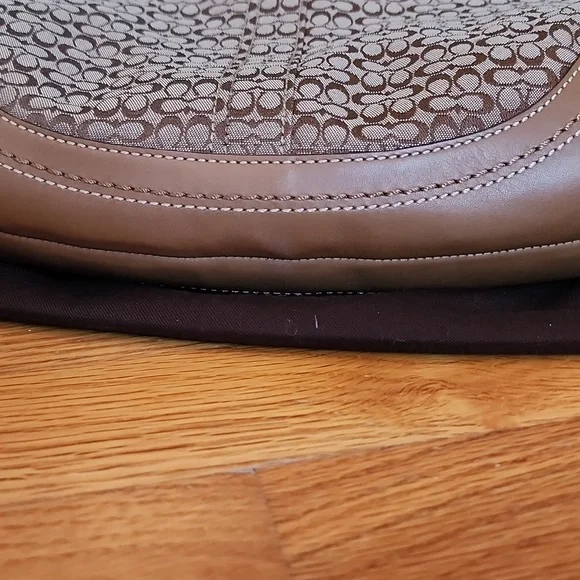 Like New Coach Vintage Leather & Canvas Soho Baguette plus coin purse & dust bag - Picture 4 of 15